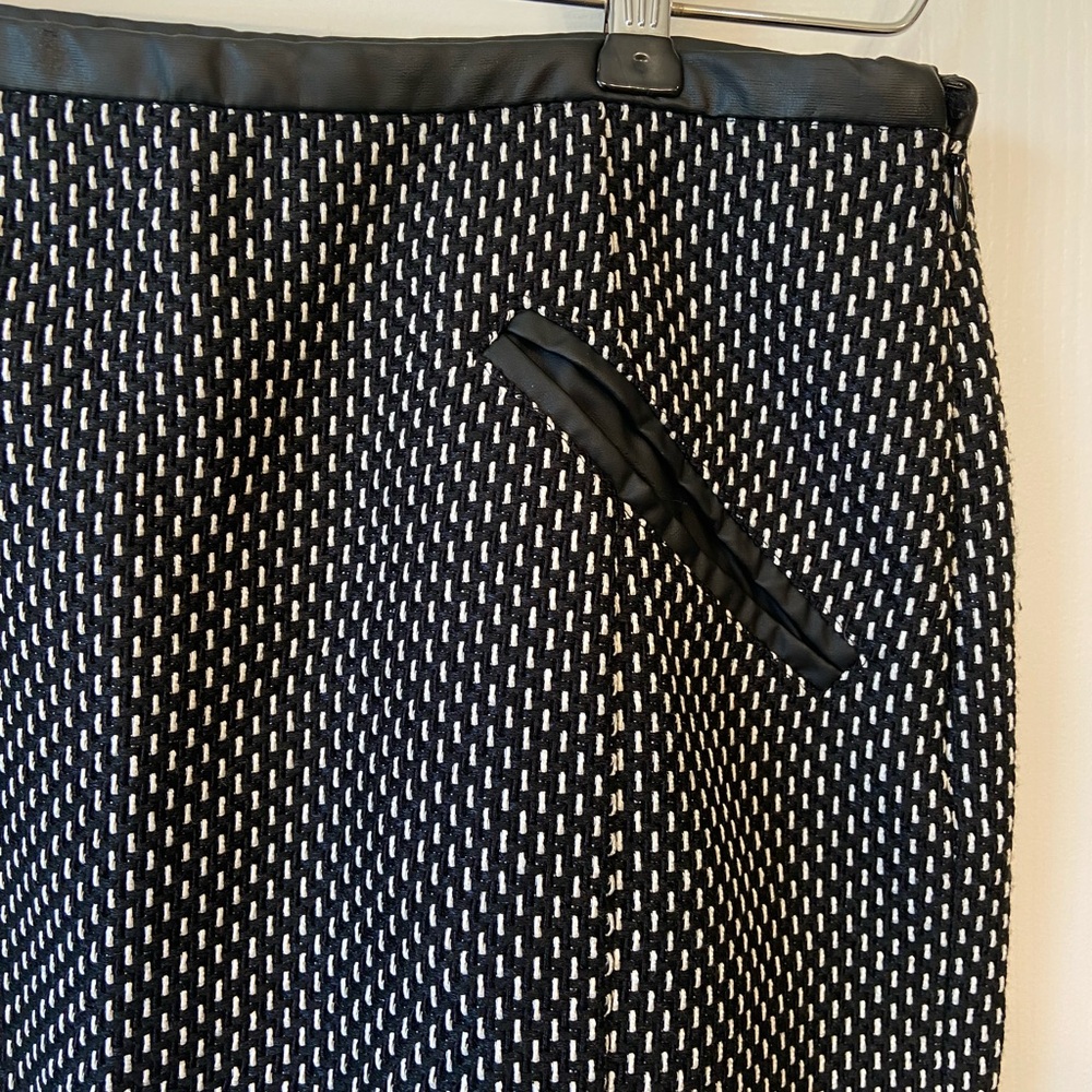 Paritzia Pepe Italian Designer Black and White Tweed Mini Skirt Sz 44 - Picture 3 of 13